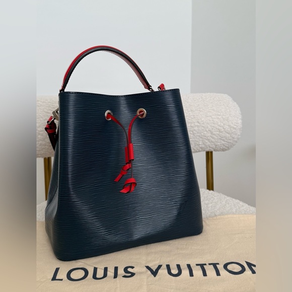 Louis Vuitton Indigo Coquelicot Blue Epi Leather MM Bucket Bag - Picture 1 of 16